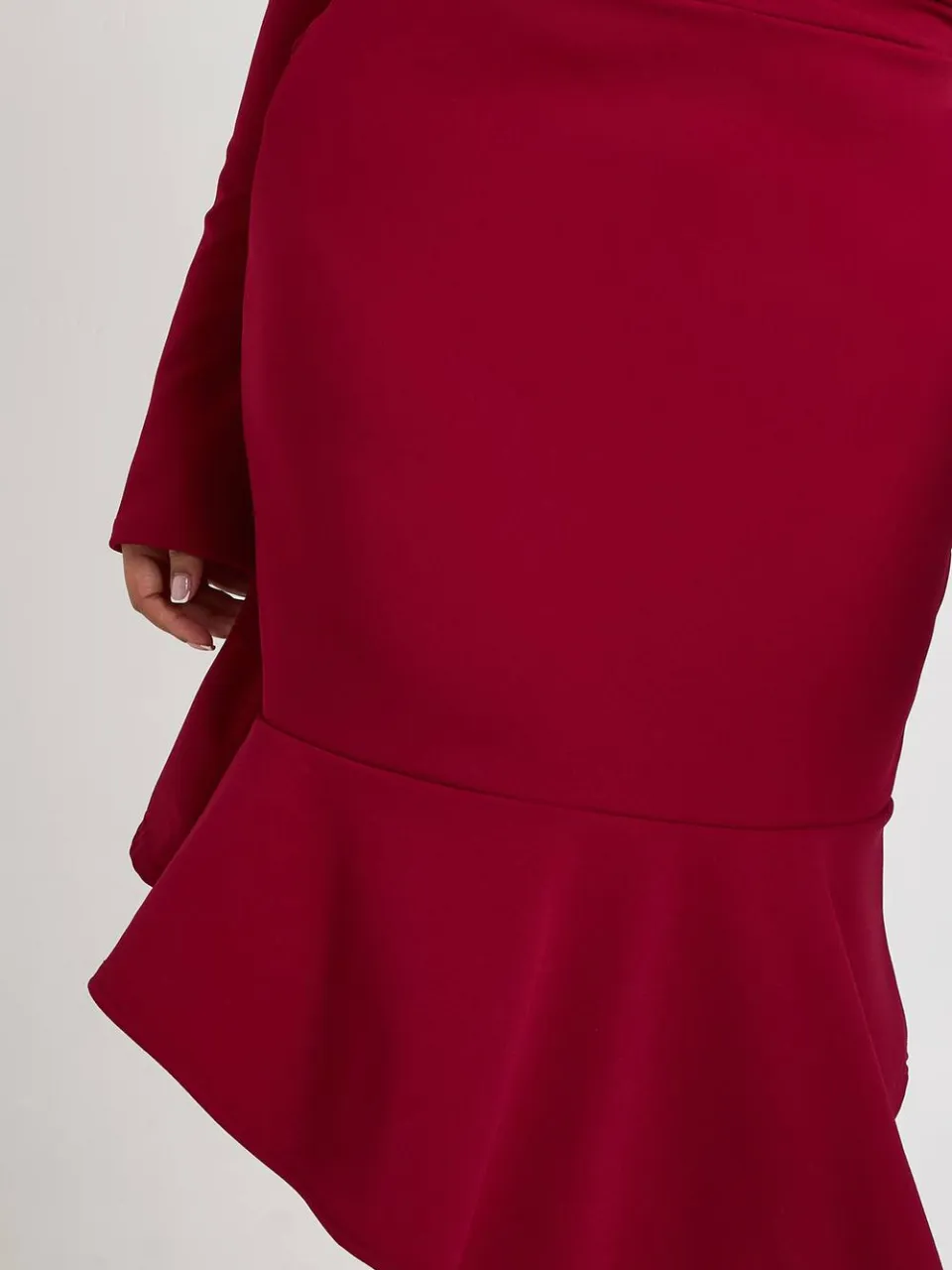 boohoo Dames Plus Asymmetrische Diepe V-hals Midi Jurk wijn, foto 4