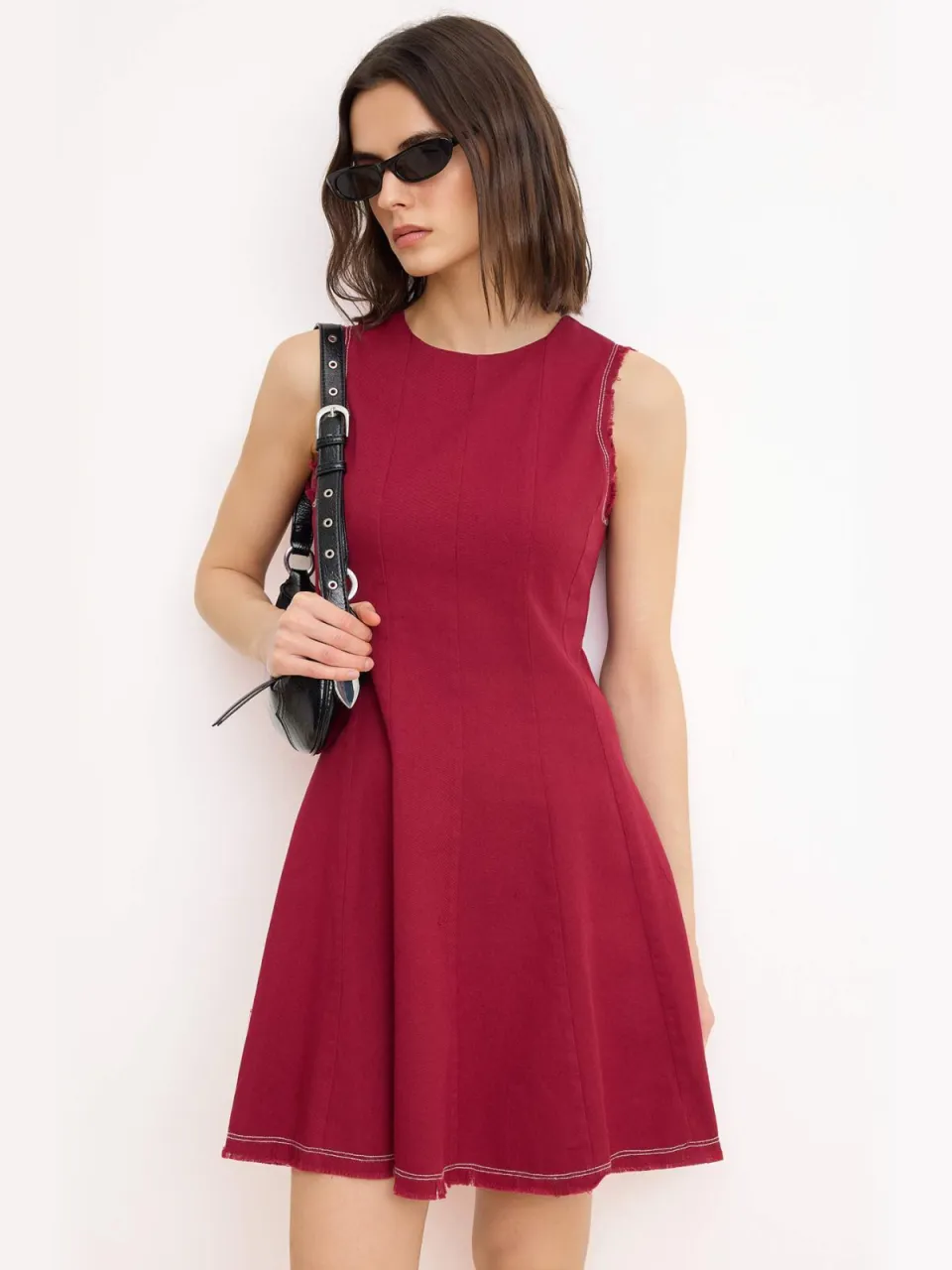 Trendyol TRENDYOLMİLLA Dames Bordeaux Effen Kort / Mini Mouwloos A-lijn Jurken, foto 2
