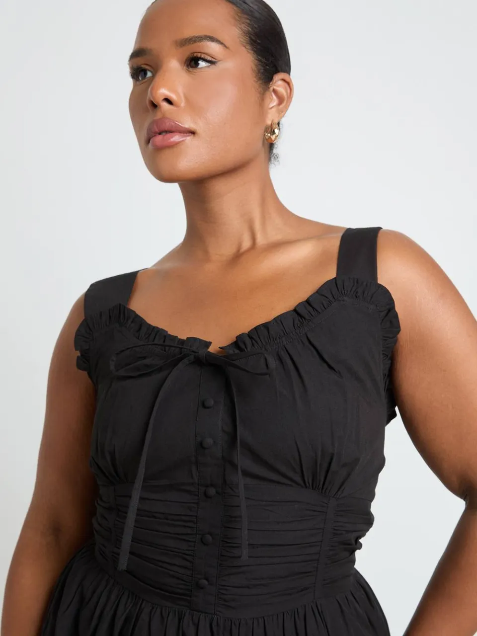 boohoo Dames Plus Geplooid Poplin Maxi Jurk zwart, foto 4