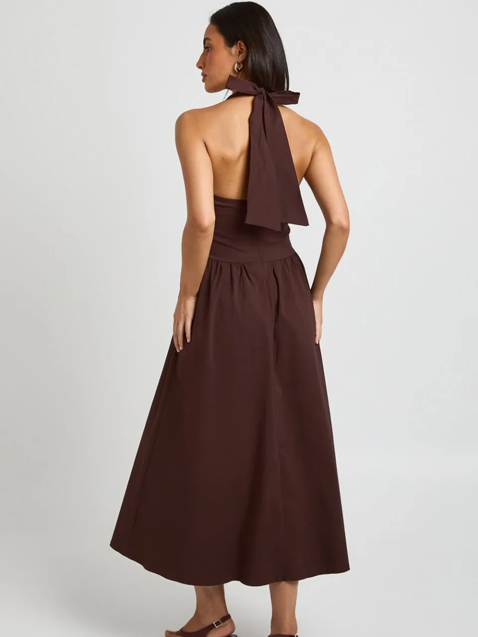 boohoo Dames Bengaline Halter Neck Jurk Met V-taille En Midaxi Lengte chocoladebruin, foto 2