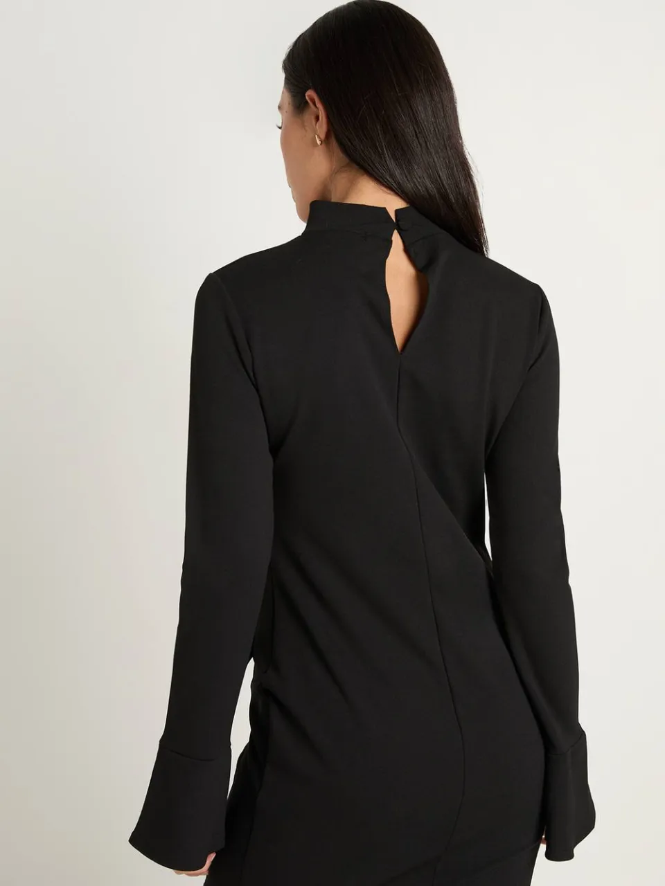 boohoo Dames Crepe Mini-jurk Met Hoge Hals En Zakdetail zwart, foto 3