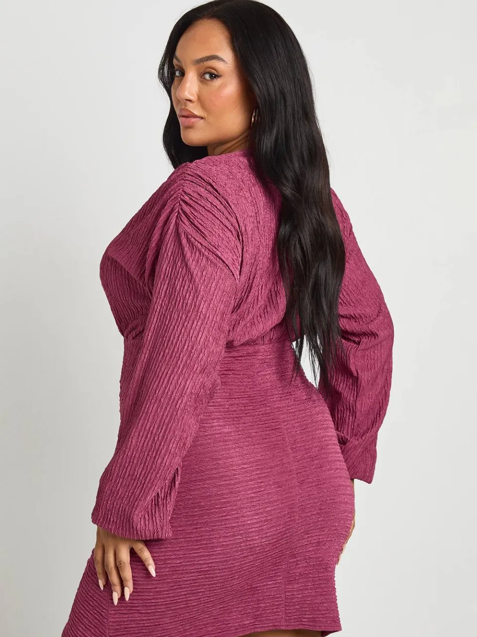 boohoo Dames Plus Gerimpelde Getextureerde Geplooide Lange Mouw Mini-jurk bessen, foto 3