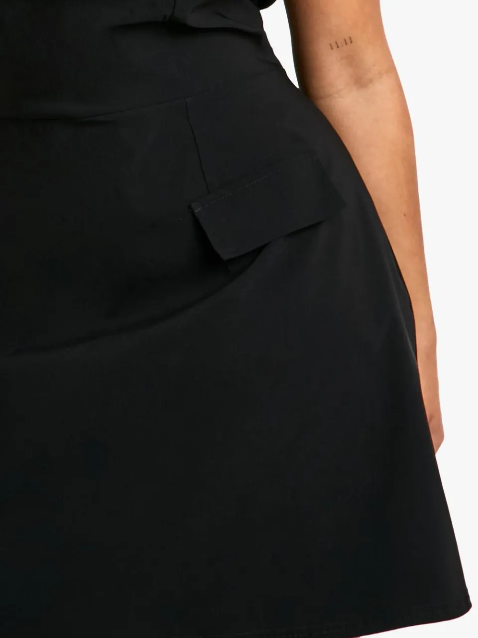 boohoo Dames Plus Cap Sleeve Bengaline Skater Jurk zwart, foto 4
