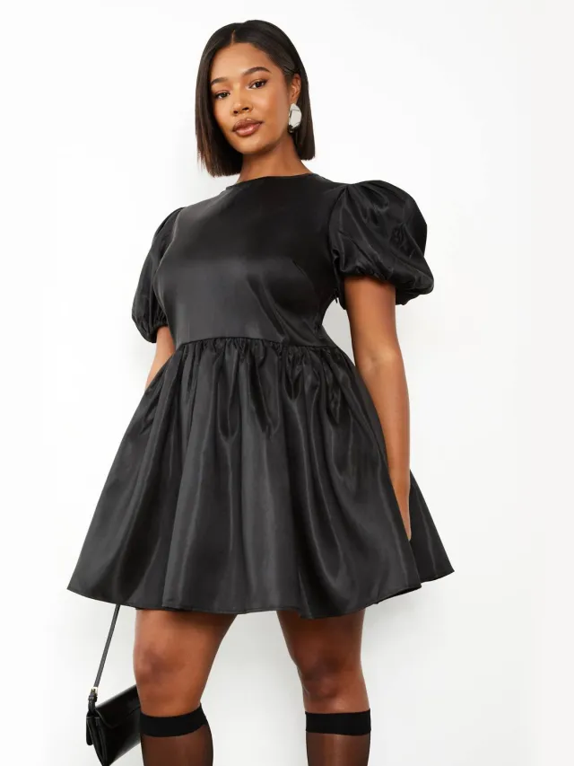 boohoo Dames Plus Taffeta Boogrug Puffmouw Skaterjurk Zwart