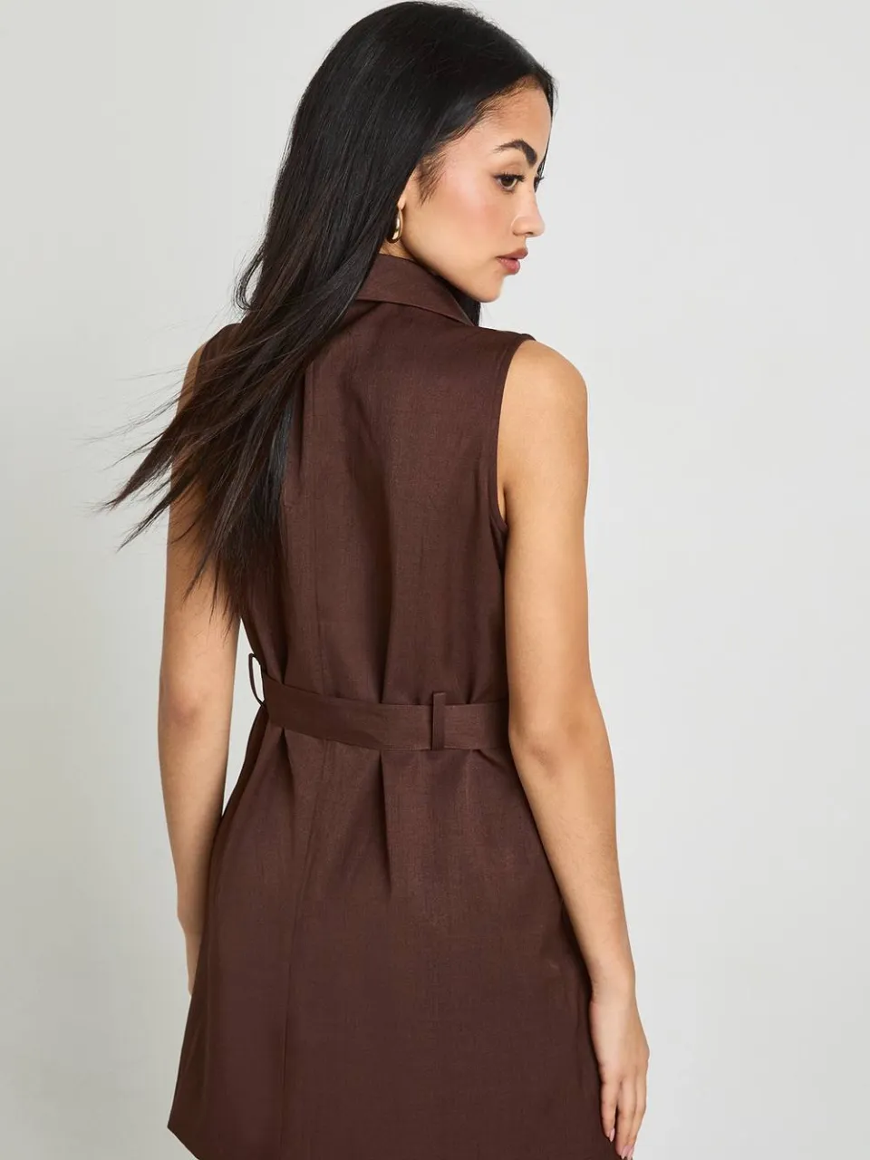 boohoo Dames Utility Jurk Met Riem Mouwloze Gilet Blazer chocoladebruin, foto 2