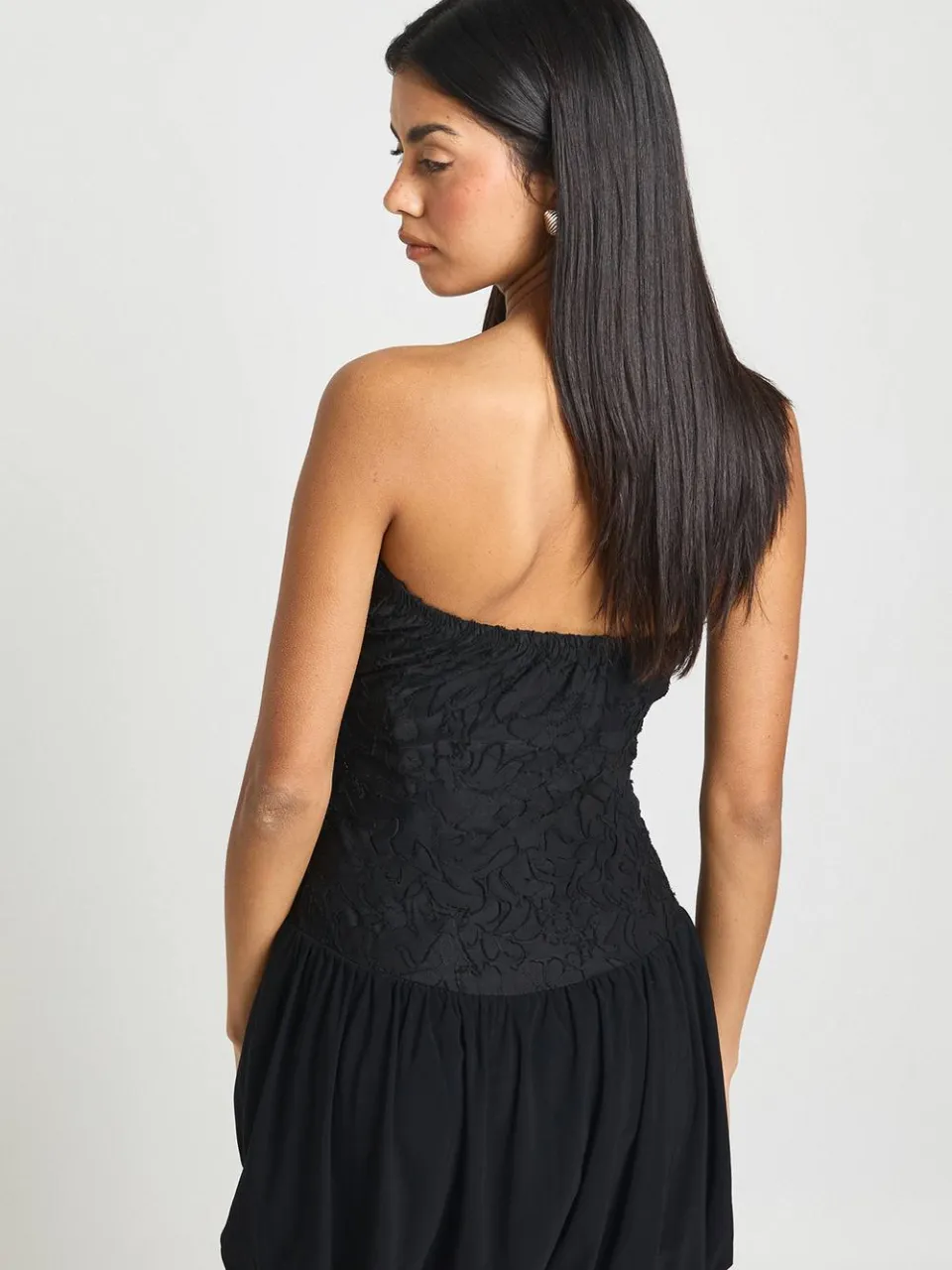 boohoo Dames Slinky Kant Mix Ruches Zoom Skater Jurk zwart, foto 3