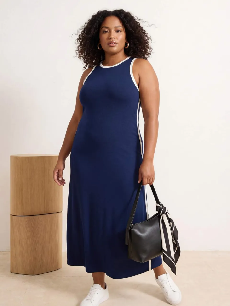 Trendyol Curve Dames Donkerblauw Effen Maxi Mouwloos Casual Recht Grote maten Jurk marineblauw/blauw, foto 2