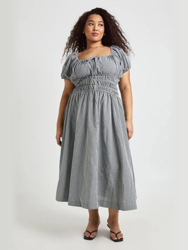 boohoo Dames Plus Geruite Jurk Met Gesmockt Middel Midaxi Lengte Zwart