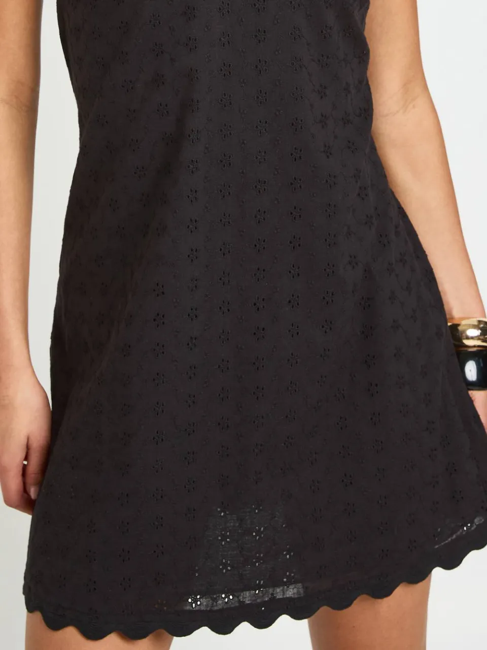 boohoo Dames Tall Broderie Jurk Met Geschulpte Zoom zwart, foto 4