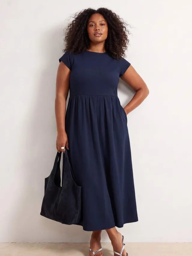Trendyol Curve Dames Donkerblauw Effen Maxi Mouwloos Casual A-lijn Grote maten Jurk Marineblauw/Blauw