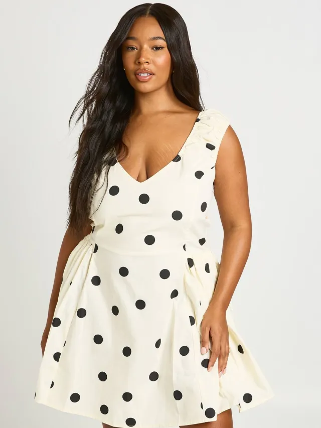 boohoo Dames Plus Polkadot Jurk Met Ronde Hals Van Popeline Wit