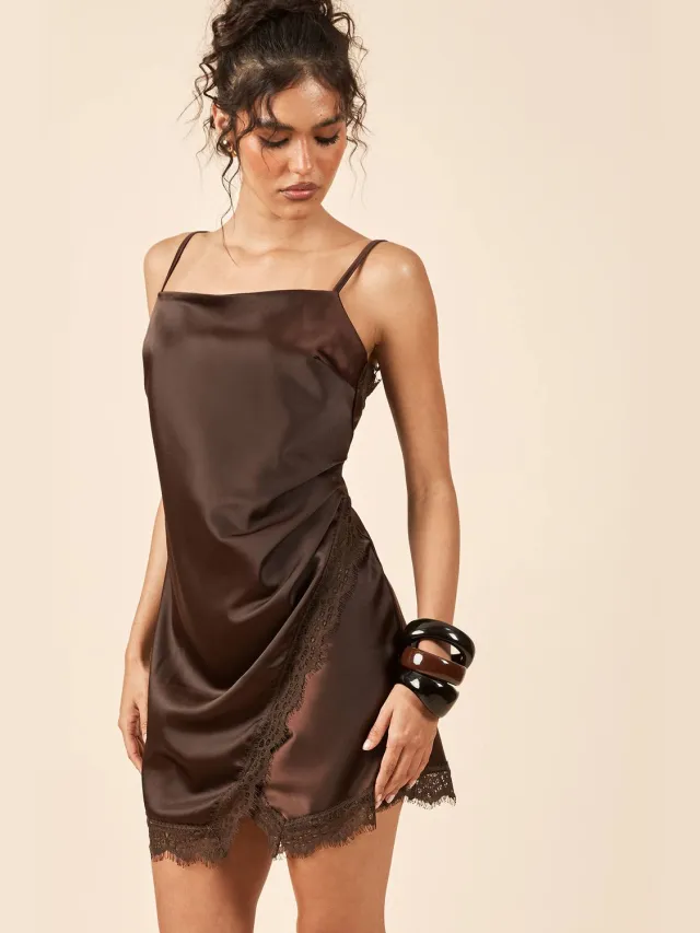 boohoo Dames Gestructureerde Satijnen & Kanten Wikkel Mini Jurk Espresso