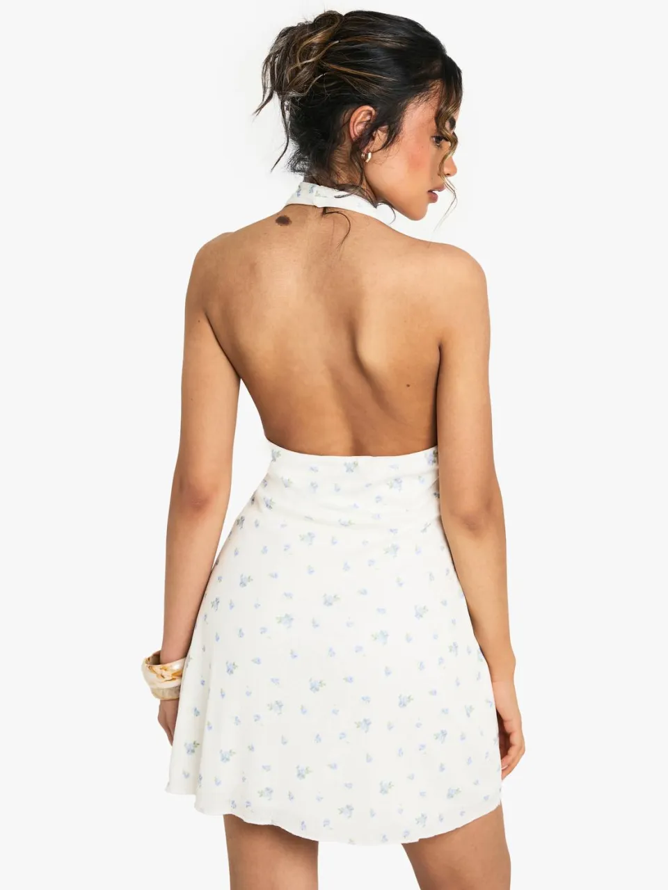 boohoo Dames Ditsy Bloemenkant Halter Mini Jurk wit, foto 2