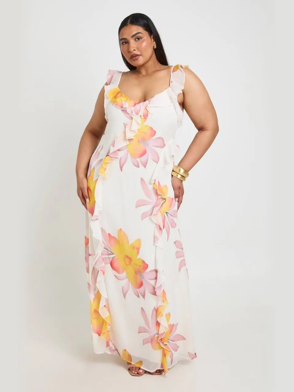 boohoo Dames Plus Bloemen Chiffon Jurk Met Bandjes En Ruches Maxi ivoor, foto 3