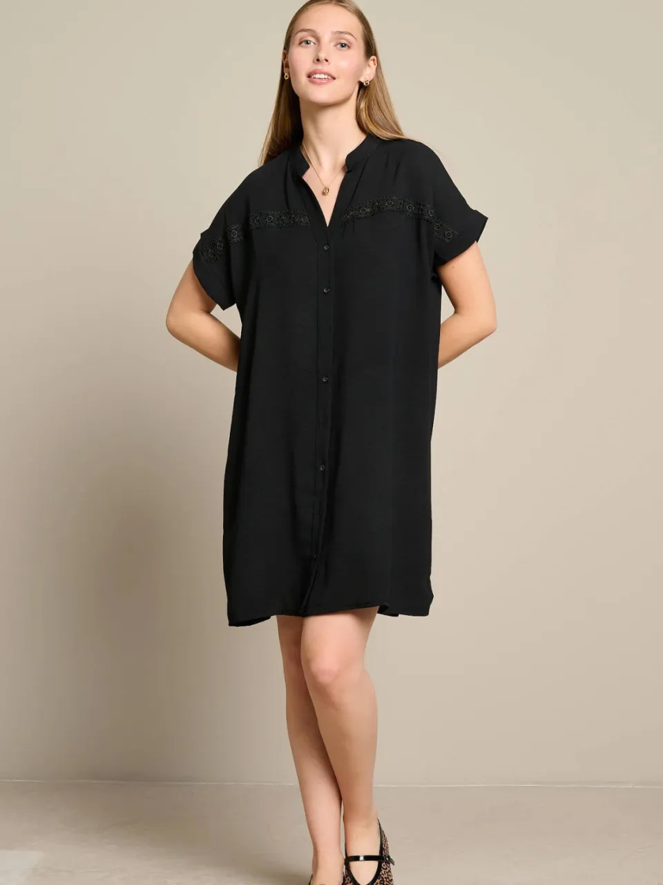 LOLALIZA blousejurk met borduursels - zwart, foto 3