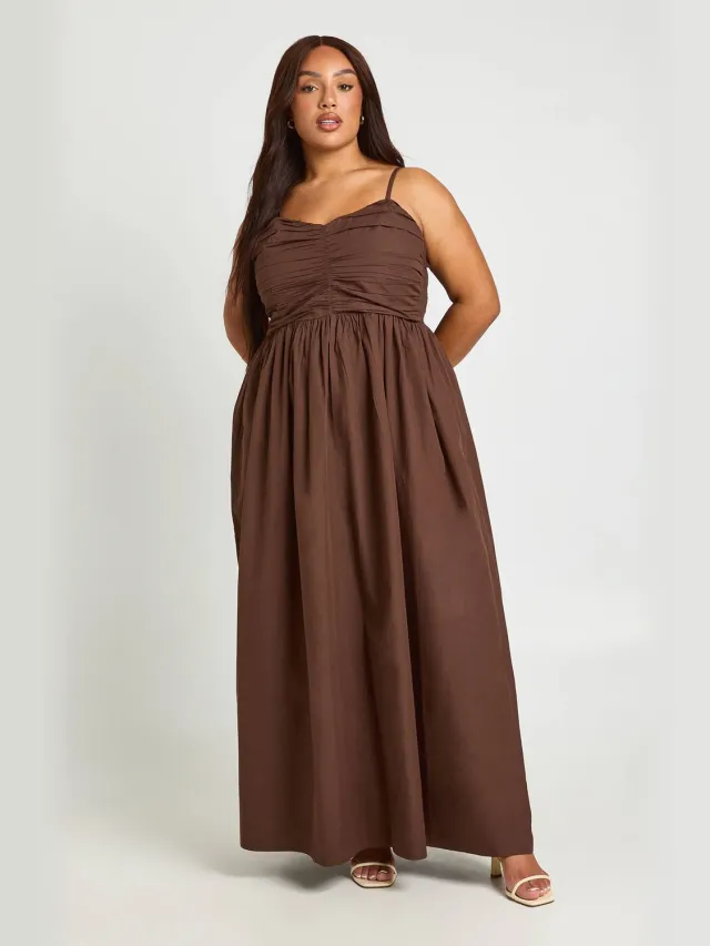 boohoo Dames Plus Maxi Jurk Met Gerimpeld Lijfje Chocoladebruin