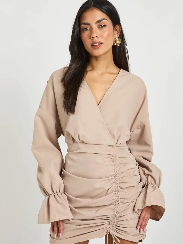 boohoo Dames Katoenen ruched wikkeloverhemdjurk taupe, foto 3