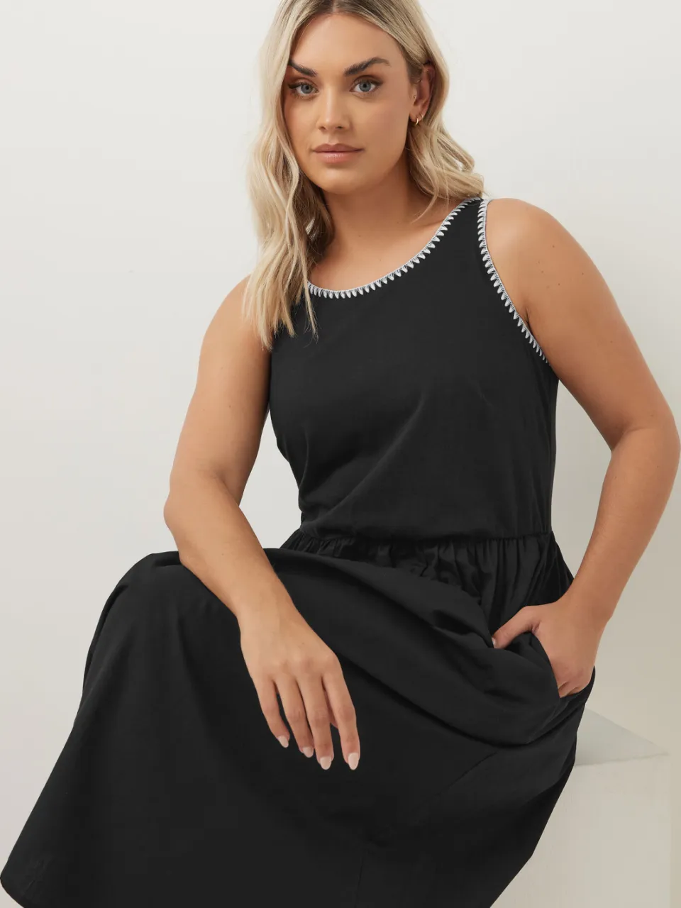 Yours Midi Jurk Met Contrasterende Stiksels En Zakken In Zwart-52, foto 5