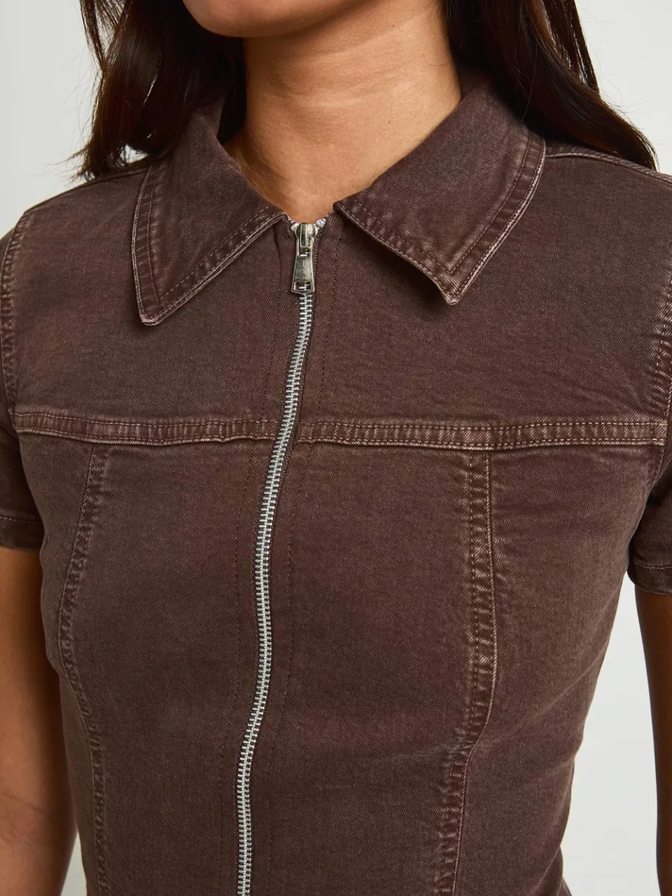 boohoo Dames Denim Jurk Met Korte Mouwen En Rits Aan De Voorkant, foto 4
