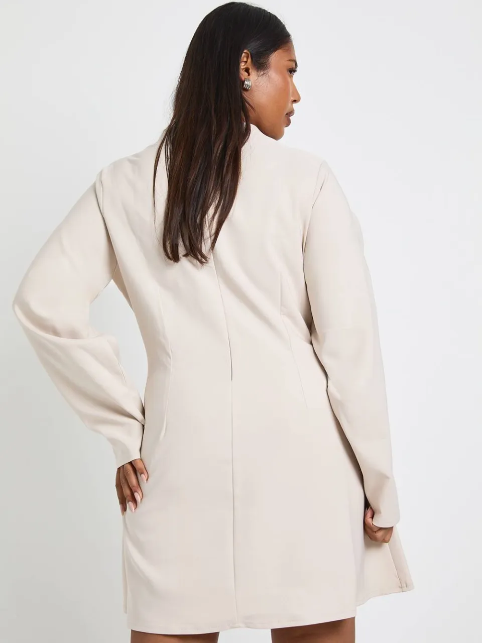 boohoo Dames Plus shiftjurk met ingesnoorde detail en ballonmouwen beige, foto 4
