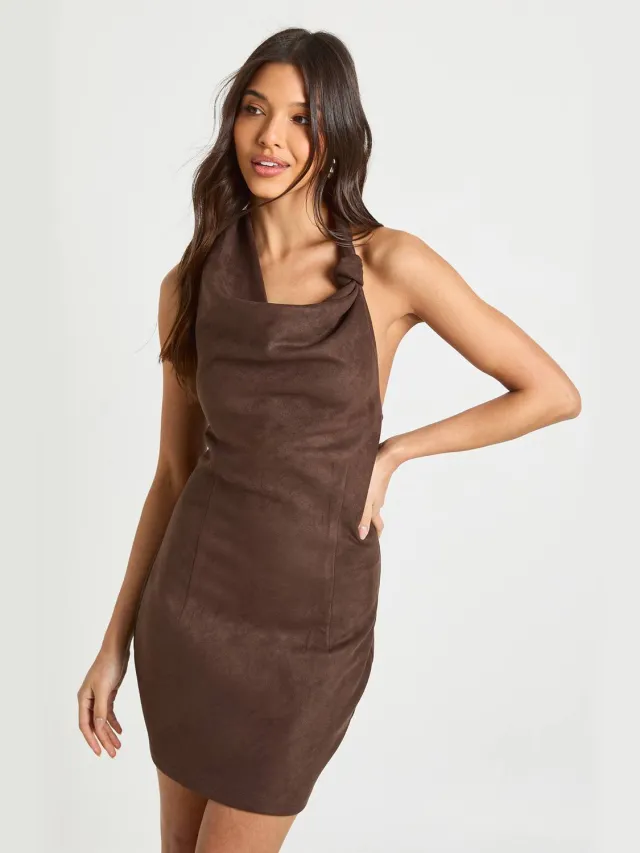 boohoo Dames Faux Suede Mini Jurk met Knoop Detail Chocoladebruin
