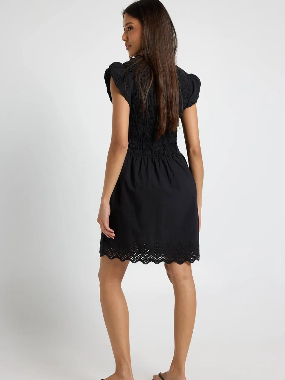 boohoo Dames Gesmockte Mini-jurk Met Broderie Zoom zwart, foto 2