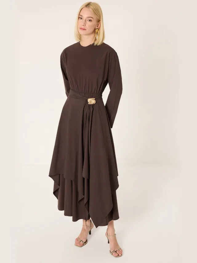 TOUCHÉ PRIVÉ Asymmetrische maxi-jurk met gouden gesp - Bruin - Dames
