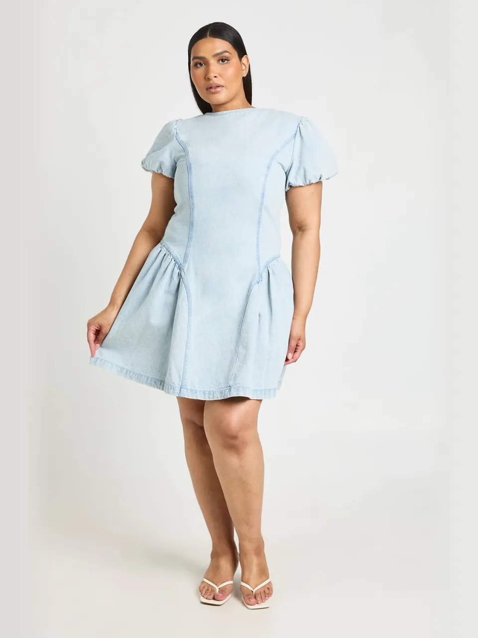 boohoo Dames Plus Pofmouw Denim Mini Jurk, foto 2