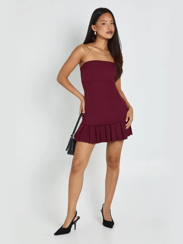 boohoo Dames Petite Getailleerde Bandeau Mini Jurk Met Geplooide Rok Kersen