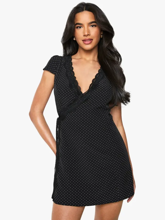 boohoo Dames Mini-jurk met polkadot patroon, kantenafwerking en omslagmodel zwart, foto 3