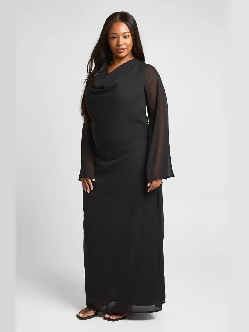 boohoo Dames Plus Chiffon Maxi Jurk Met Waterval Hals En Lange Mouwen zwart, foto 3