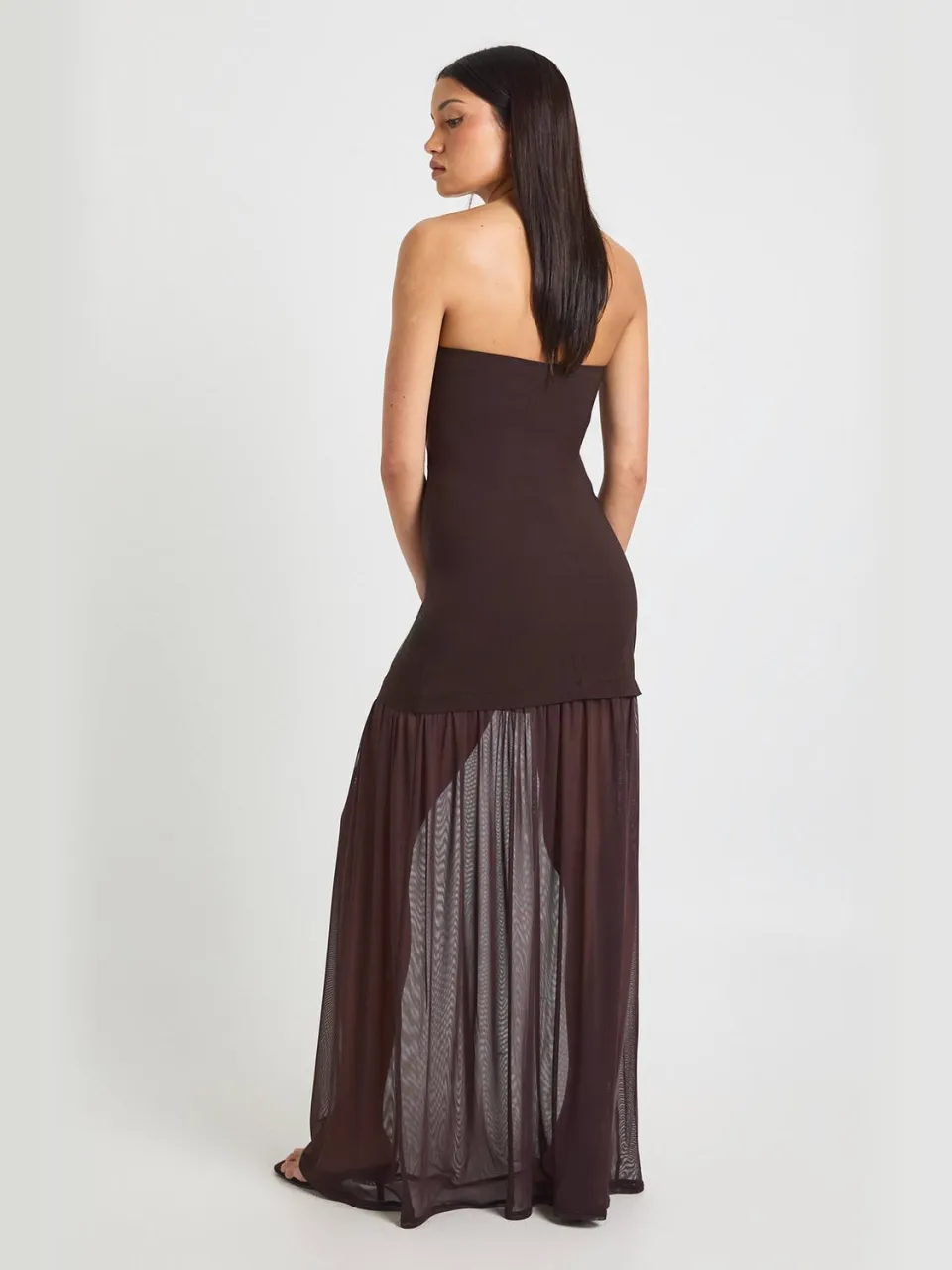 boohoo Dames Bandeau Doorzichtige Zoom Maxi Jurk chocoladebruin, foto 2
