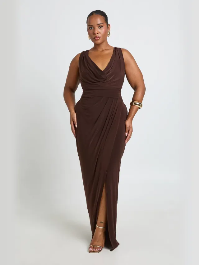 boohoo Dames Plus Slinky Geplooide Wikkel Maxi Jurk Chocoladebruin