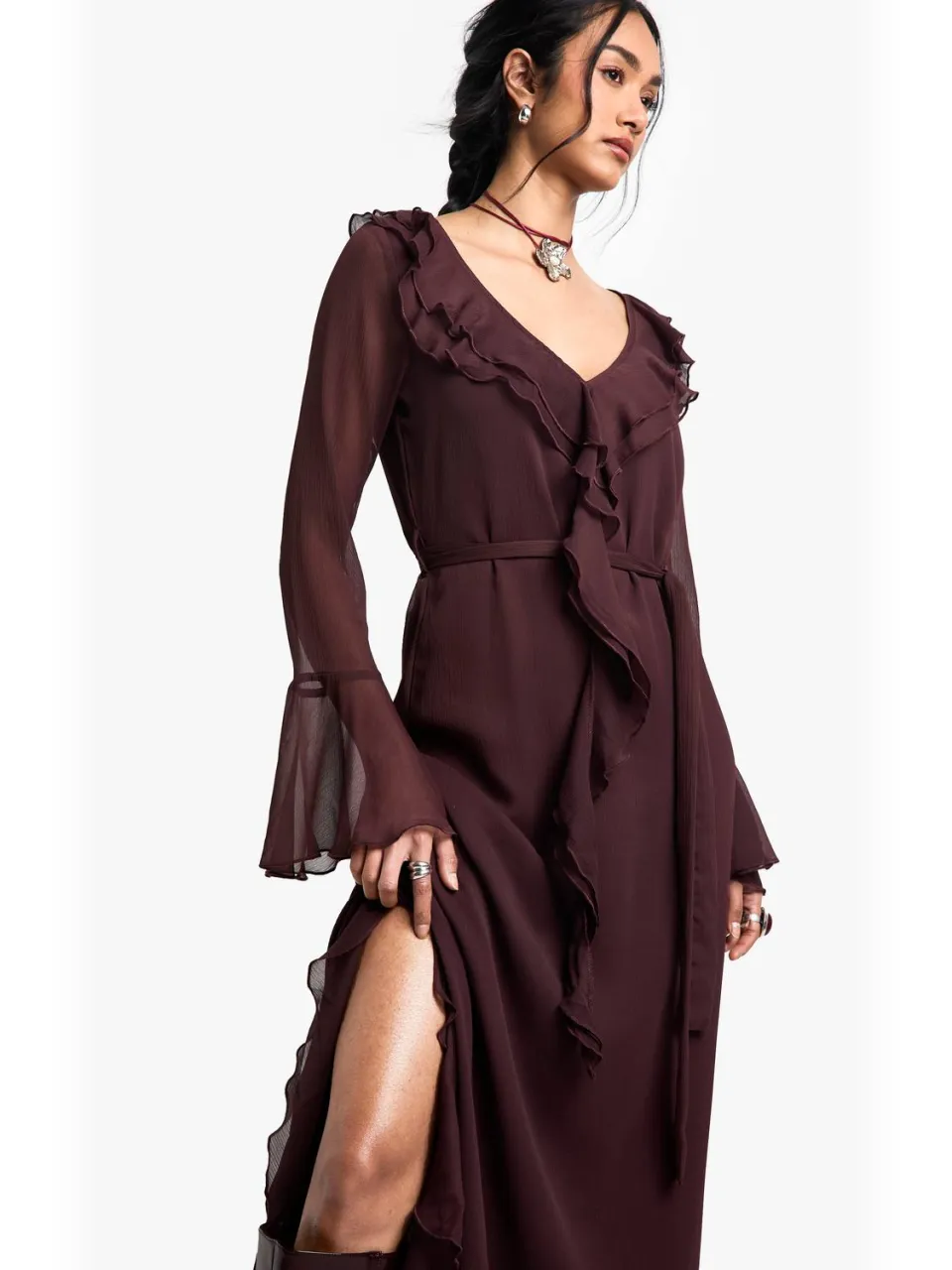 boohoo Dames Ruffle Flare Sleeve Belted Chiffon Maxi Dress pruim, foto 2