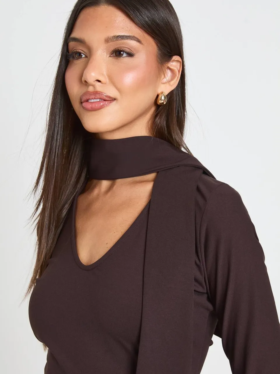 boohoo Dames Wikkel Taille Sjaal Detail Bodycon Jurk chocoladebruin, foto 4