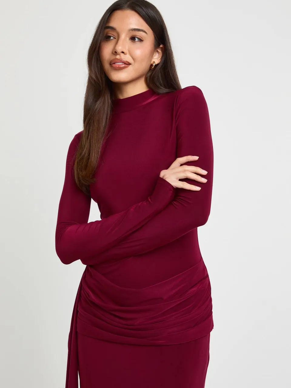 boohoo Dames Maxi Jurk Met Hoge Hals, Lange Mouwen En Drapeerdetail bordeaux rood, foto 3
