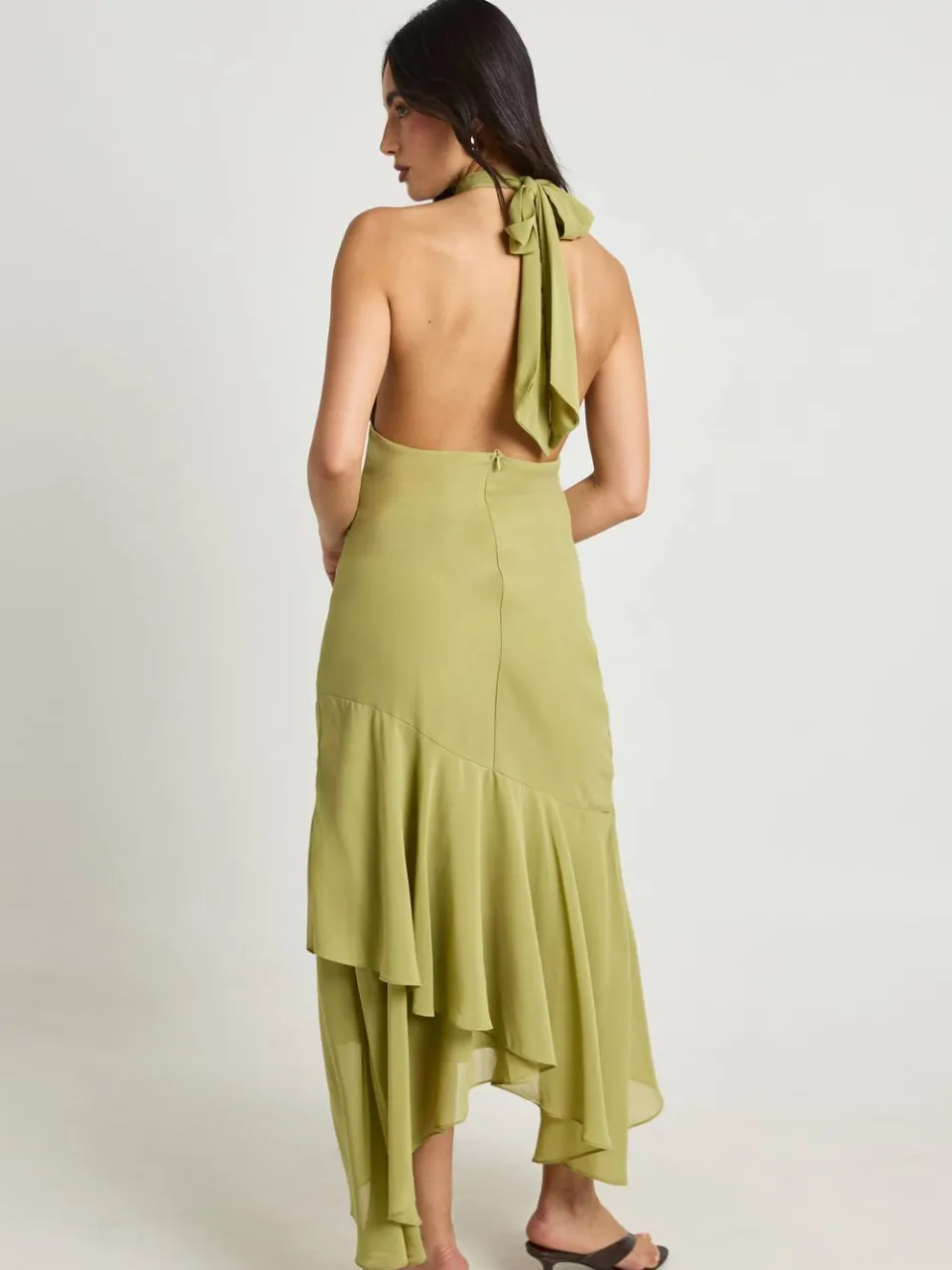 boohoo Dames Chiffon Hoge Hals Bloemendetail Asymmetrische Zoom Midaxi Jurk olijf, foto 2