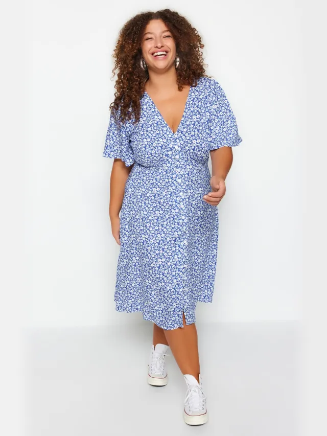 Trendyol Curve Dames Donkerblauw Bloemen Midi Kort Casual Blousejurk Grote maten Jurk Marineblauw/Blauw