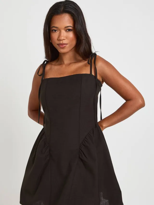 boohoo Dames Linnen Skater Jurk Met Strikbandjes Zwart