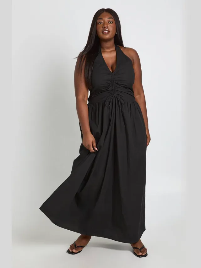 boohoo Dames Plus Maxi Jurk Met Ruche Detail En Halternek Zwart