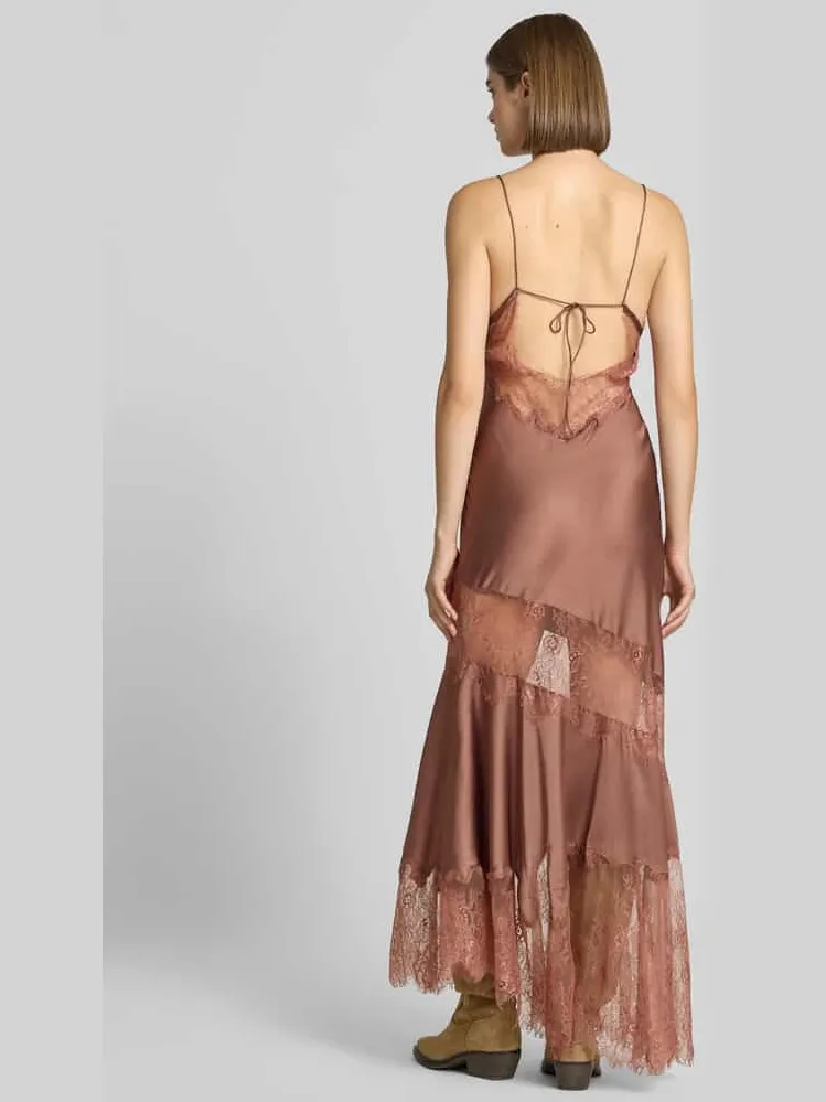 Topshop Maxi-jurk met kant en vetersluiting aan de achterkant model 'ILISA' taupe, foto 3