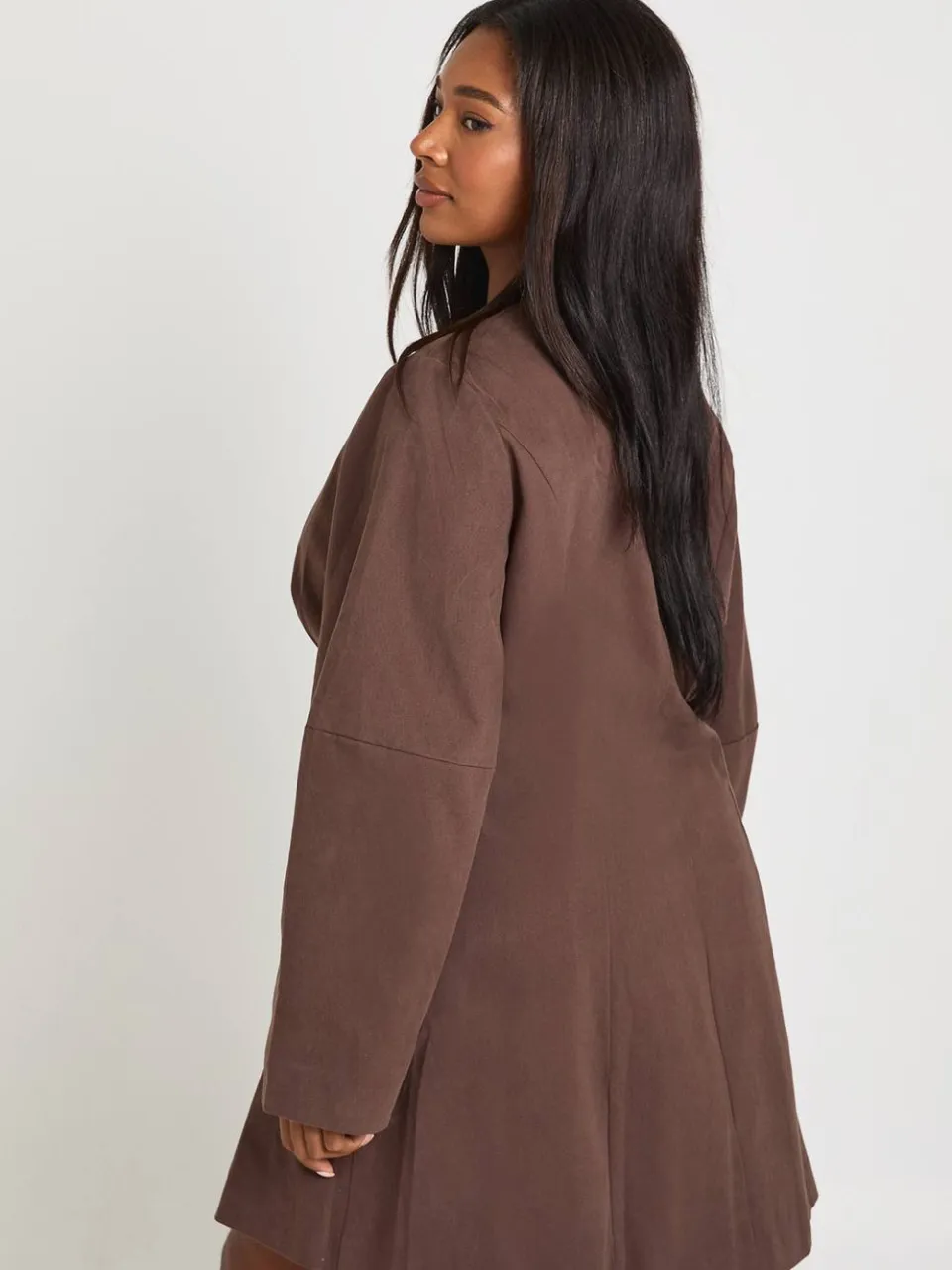 boohoo Dames Plus Twill Ballonmouw Getailleerde Mini Jurk chocoladebruin, foto 2