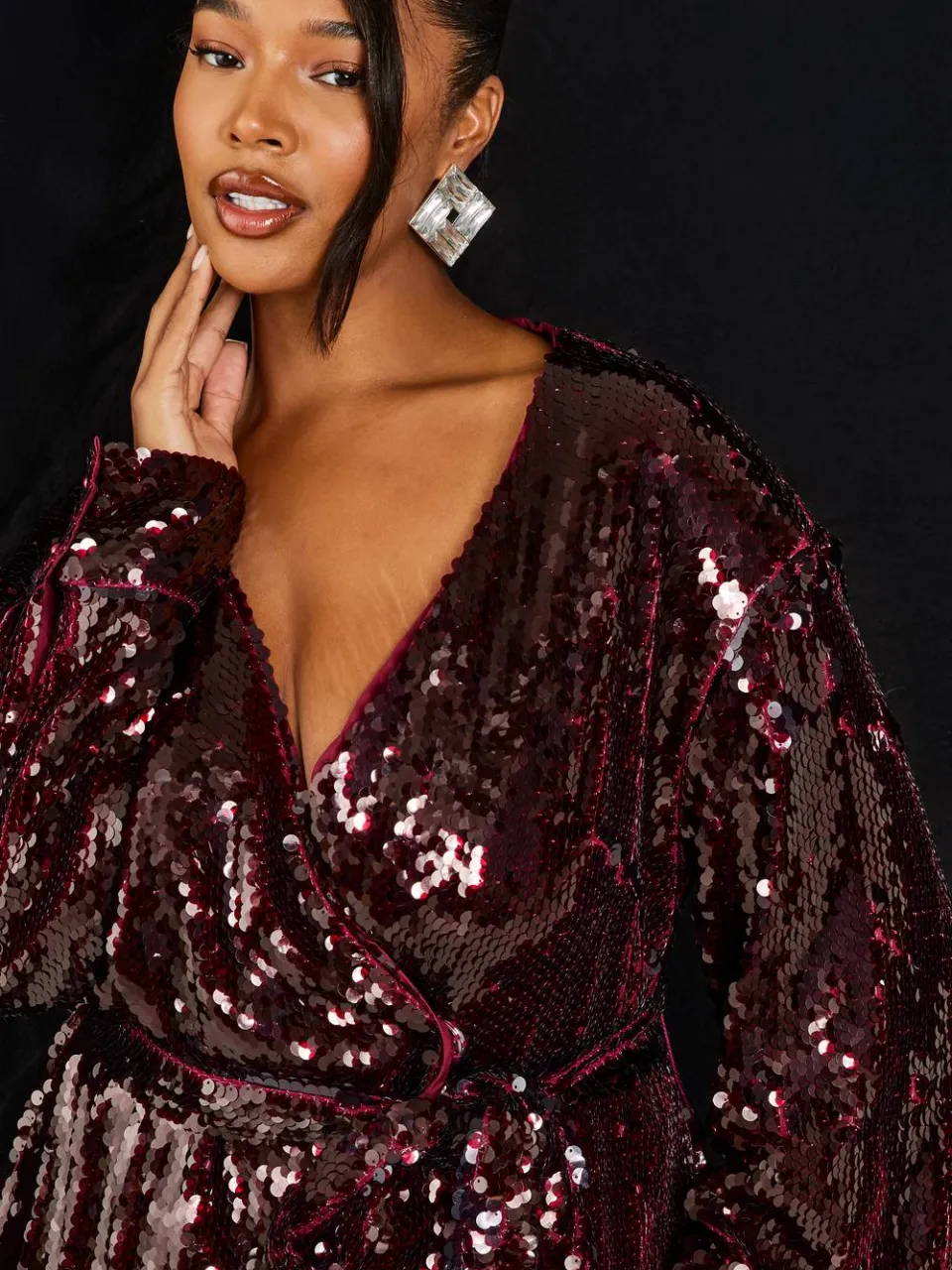 boohoo Dames Plus Premium Pailletten Wikkeljurk malbec, foto 4