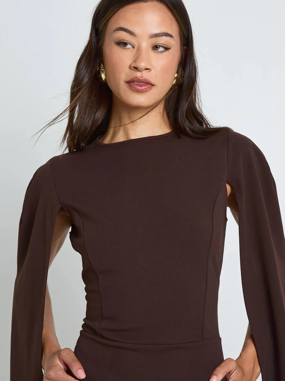 boohoo Dames Lange Midi Bodycon Jurk Met Cape Mouwen chocoladebruin, foto 4