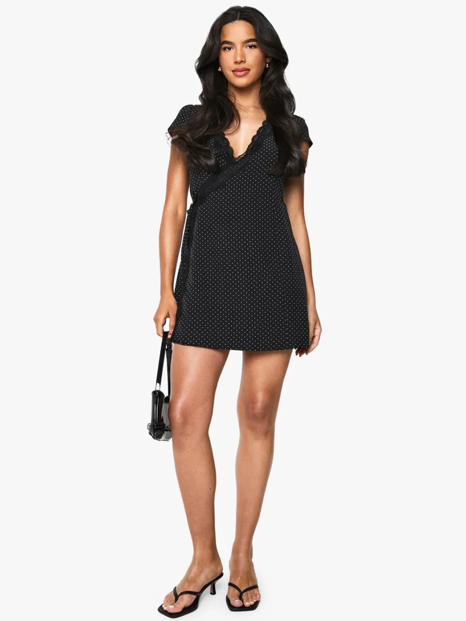 boohoo Dames Mini-jurk met polkadot patroon, kantenafwerking en omslagmodel Zwart