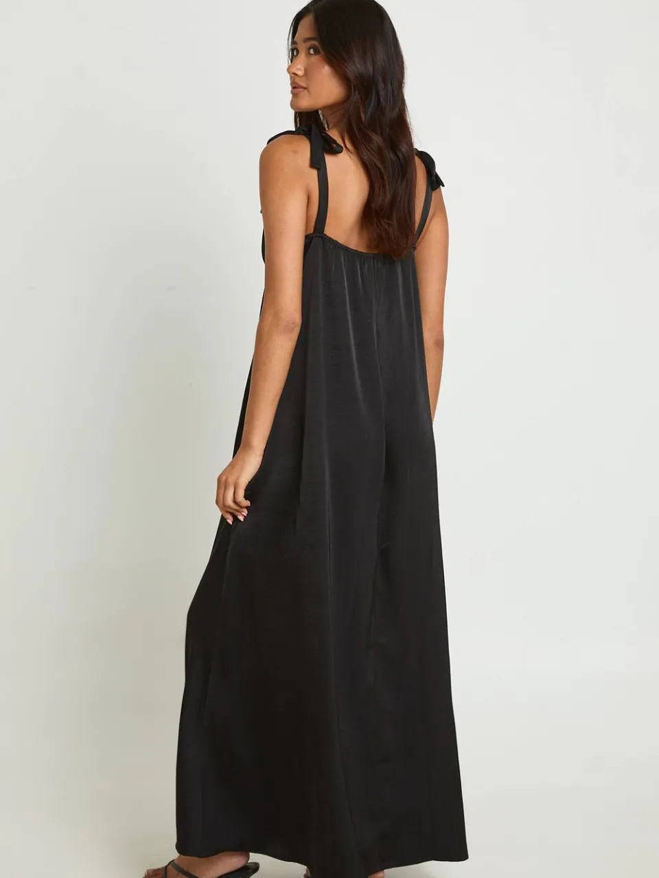 boohoo Dames Kanten Halter Trapeze Maxi Jurk zwart, foto 2