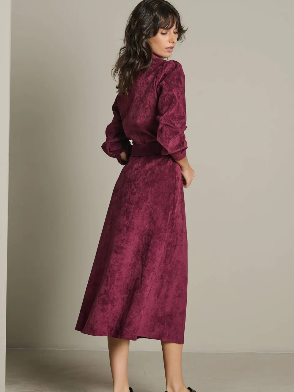 LOLALIZA fluwelen midi blousejurk - aubergine, foto 5