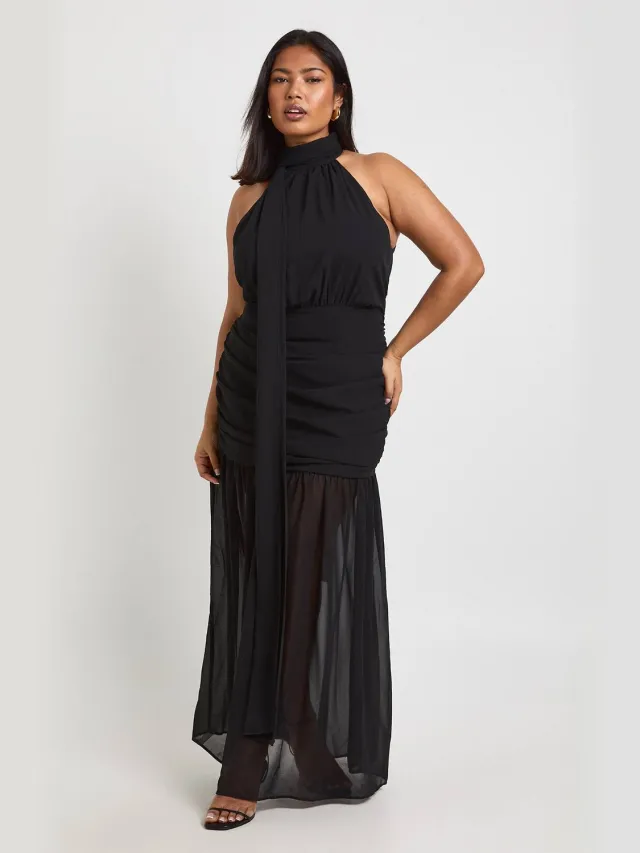 boohoo Dames Plus Halternek Jurk Met Sjaaldetail En Uitlopende Maxi Rok Zwart