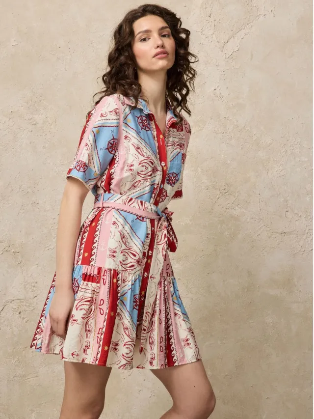 Next Dames - Overhemdjurk met gestrikte taille en korte mouwen - Tall - Rood Red/Blue Bandana Printed