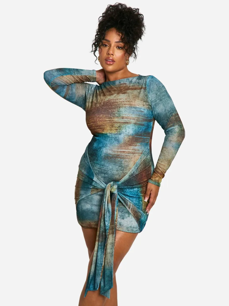 boohoo Dames Plus bedrukte mini-jurk met mesh en strikdetail vooraan groente, foto 3